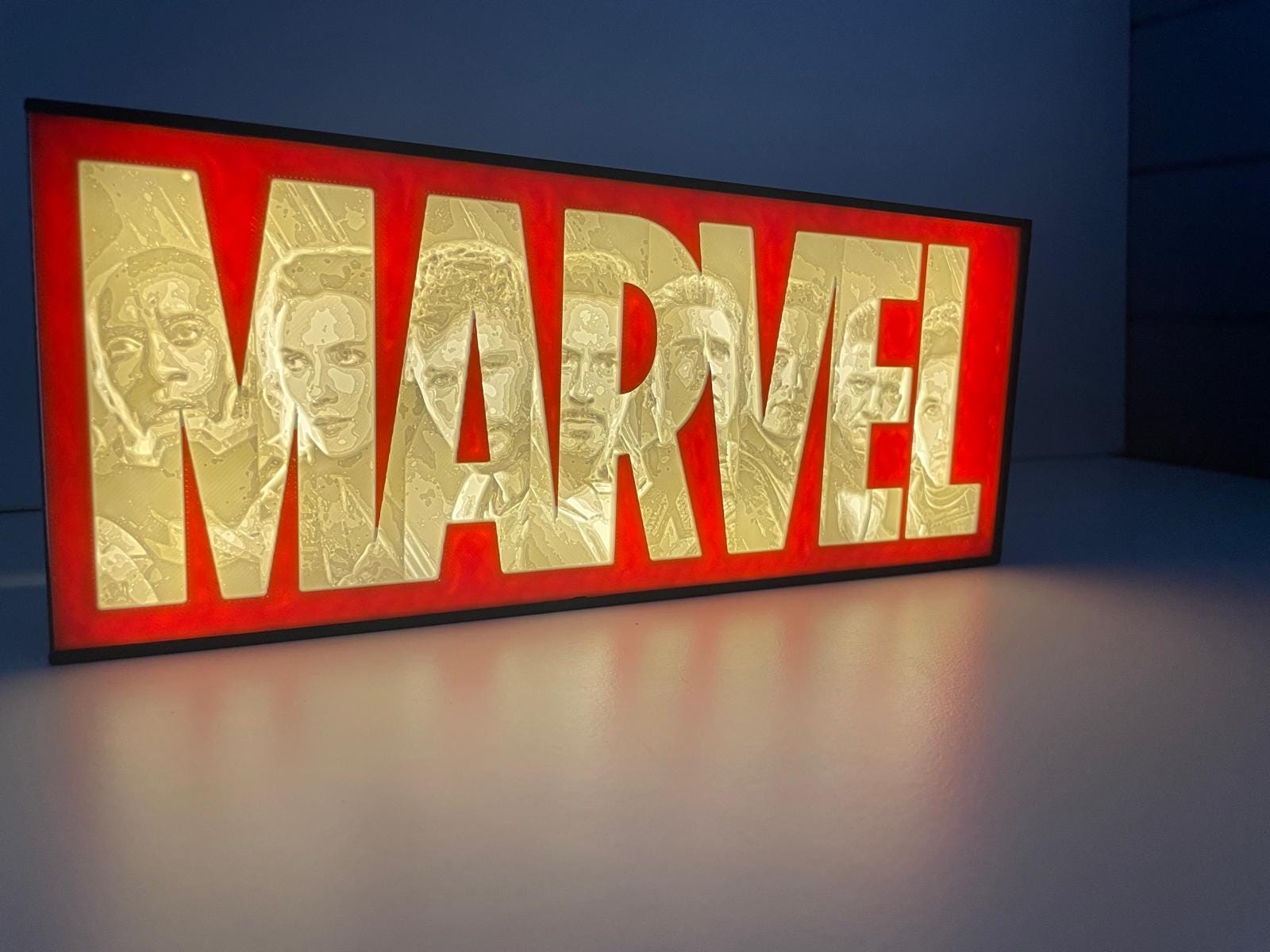 アメコミ MARVEL LIGHT BOX THE FIRST TEN YEARS Hot Toys Marvel Studios 10th Anniversary USB Light Box