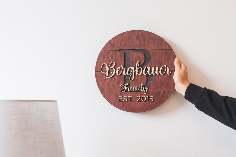 Pallet sign last name,Custom wood sign round,Last name sign round,Family name sign wood,Custom wedding sign wood,Personalized name sign