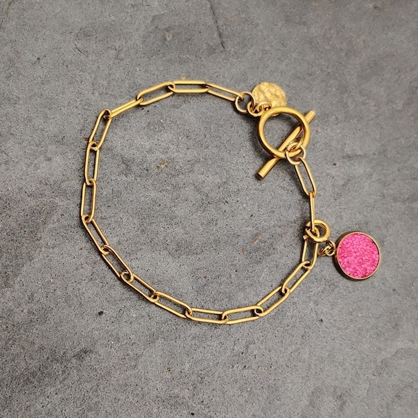 bracelet acier inoxydable doré breloque cuir synthèse caviar rose fuchsia, fermoir toggle, cadeau femme