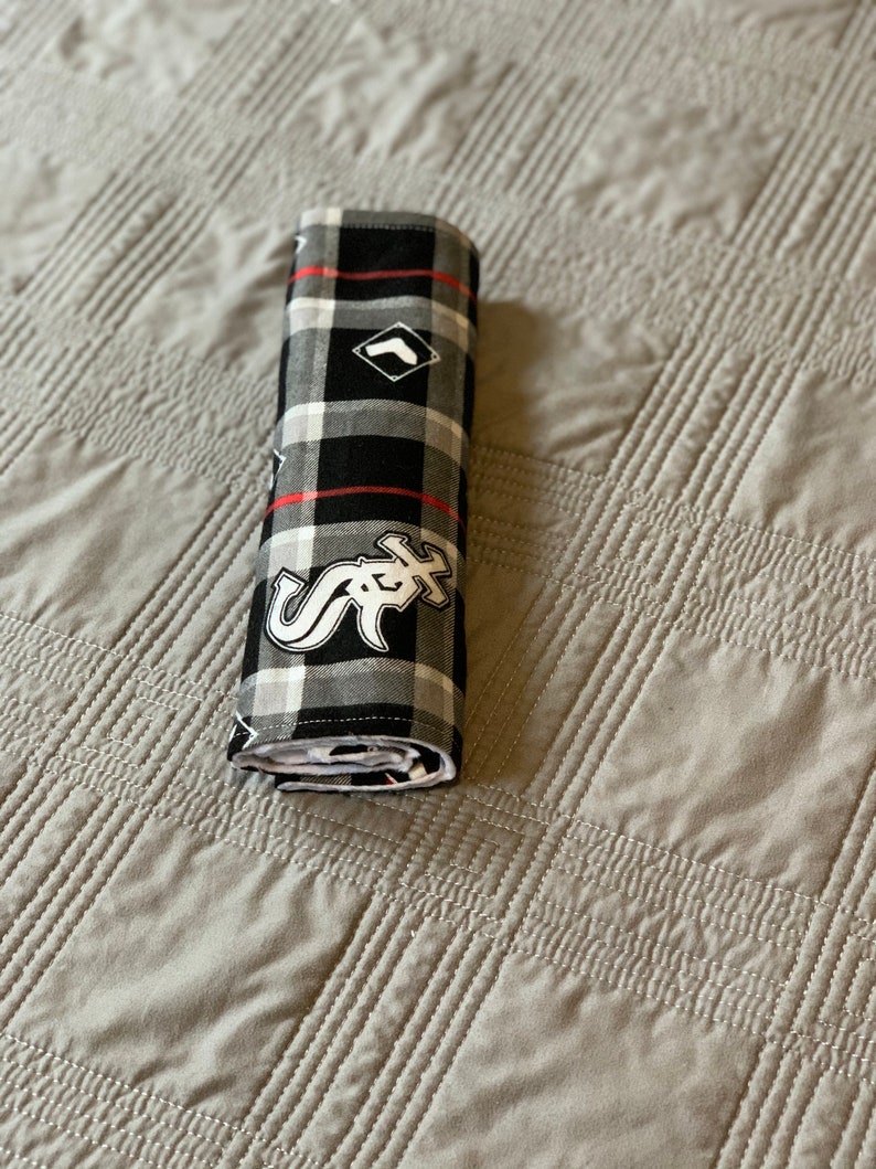 Chicago White Sox Baby Spucktuch, Minky Fleece und super kuscheliger Flanell, geschlechtsneutral Bild 3