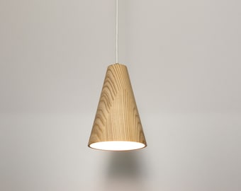 Handgefertigte Esche Holz Pendelleuchte: Moderne Kegellampe