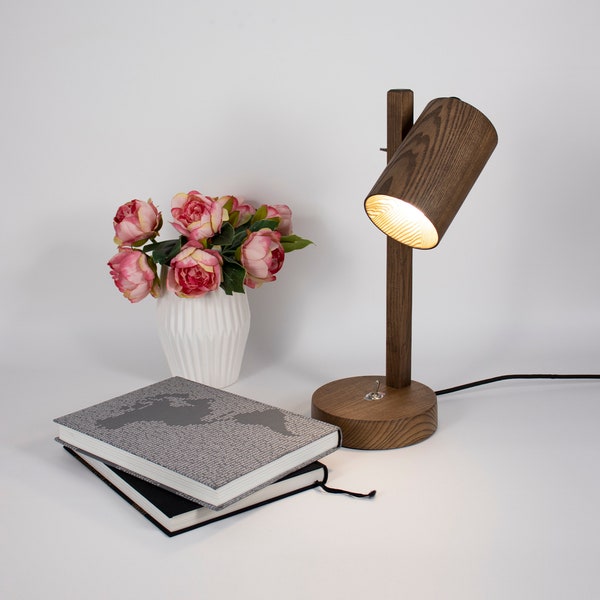 Classic design table lamp, wooden desk lamp, classic desk lamp