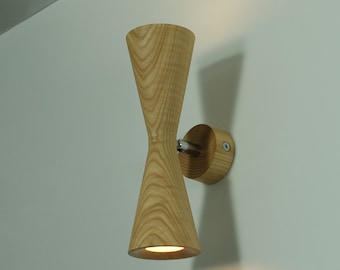Sanduhr Wandleuchte Esche: Moderne Nachttischlampe