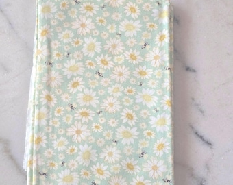 Eucalyptus Quilt Fabric: Honeybees and Daisies Cotton - Timeless Treasures