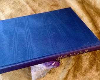 Die Geschichte von Hassan von Bagdad - ein Vintage Folio Society Buch in Schuber und Seide gebunden, 1966