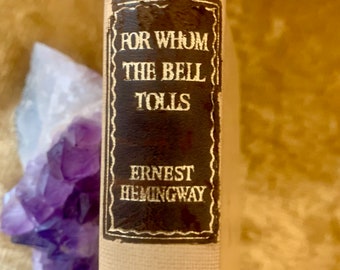 For Whom The Bell Tolls von Ernest Hemingway, ein Vintage-Hardcover aus dem Jahr 1942