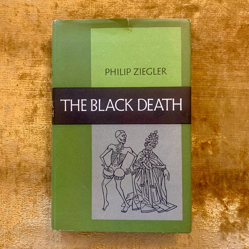 Op de afbeelding: Een groene boekomslag met de titel "De Zwarte Dood" en de naam van de auteur "Philip Ziegler". De omslag toont een zwart-witte illustratie van twee figuren, een skelet en de andere in een gewaad.
