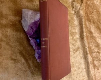 Um livro americano antigo de capa dura 'The Laws of Fresole' de John Ruskin 1879