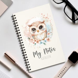 EULE Notizbuch Personalisiert mit Namen, Aquarell Illustration Kleine Eule in Soft Beige/Blau, Geschenkidee Freundin Geschenk Kollegin #006