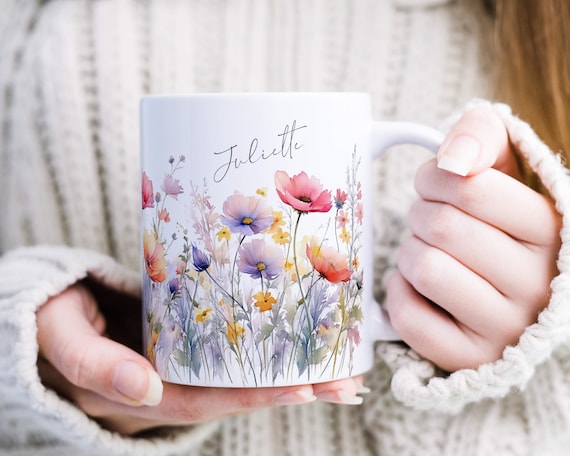 Keramik Tasse Personalisiert mit Name - Bunte Wildblumen Kaffeetasse - Personalisiertes Geschenk für Frauen, Beste Freundin