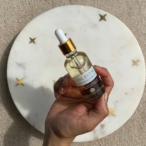 Aceite corporal de rosa - Aceite corporal orgánico, natural y vegano para el cuidado personal - Aceite corporal botánico - Aceite corporal infusionado - Aceite hidratante - Aceite de masaje - Aceite MCT y de coco