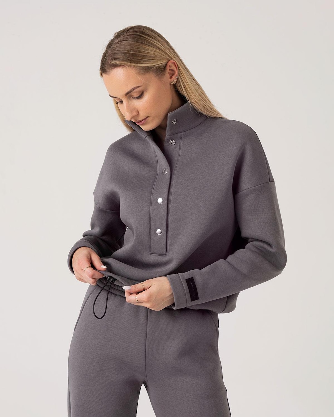 Elegant Women's Tracksuit With Turtleneck And Jogging Pants For Cozy Chic Comfort