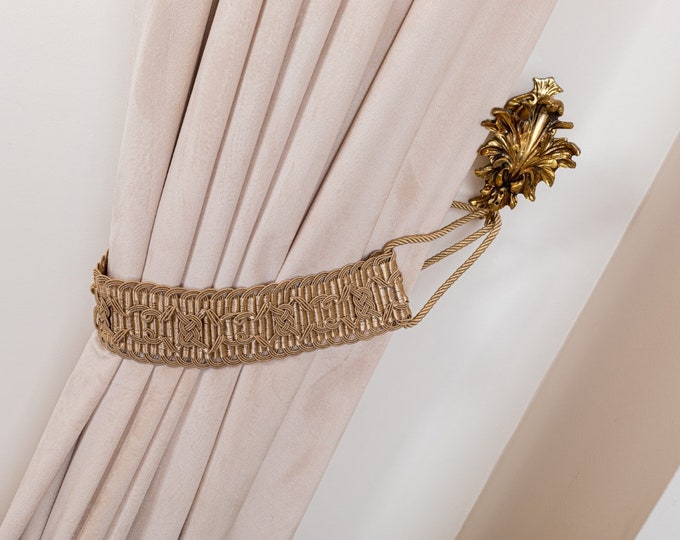 Pair of large tie back curtains / Beige