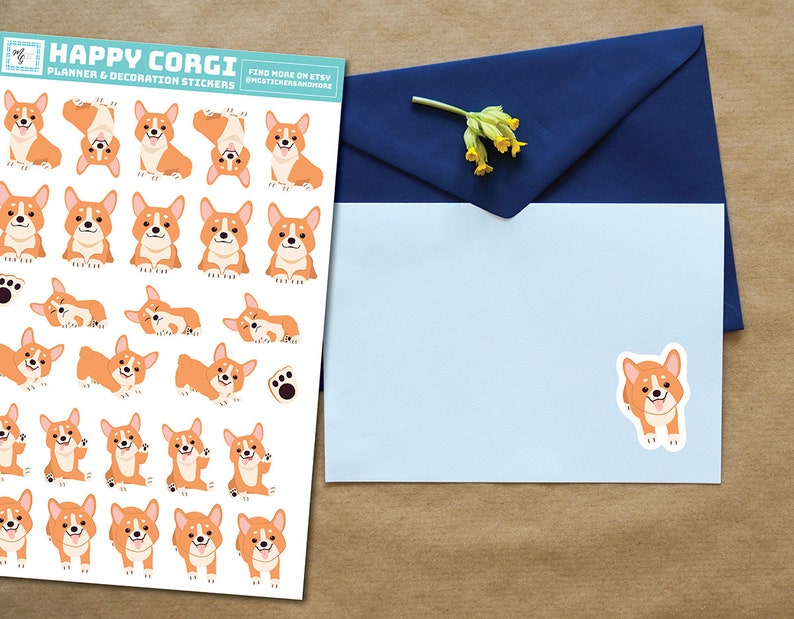 Puede incluir: Una hoja de pegatinas para planificadores y decoraci&oacute;n con 24 ilustraciones diferentes de corgis felices en varias poses. Las pegatinas est&aacute;n impresas en papel blanco con un borde azul claro. El texto "HAPPY CORGI PLANNER & DECORATION STICKERS" est&aacute; impreso en la parte superior de la hoja. El texto "FIND MORE ON ETSY @STICKERSANDMORE" est&aacute; impreso en la esquina superior derecha.