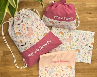 Set Asilo - Sacca cambio personalizzata - Zainetto asilo - Tovaglietta asilo e scuola - Asciugamano bambini - Bavaglino - Sacca portagiochi