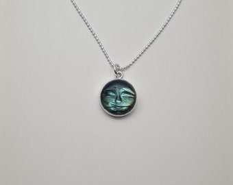 Labradoriet ketting met gezicht, gesneden sterlingzilveren hanger