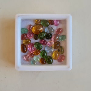 Cabochon di tormalina ovale da 500 pezzi, cabine di pietre preziose di tormalina, pietra sciolta cabochon di tormalina multicolore naturale per la creazione di gioielli. immagine 6