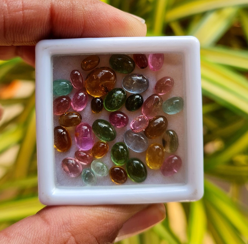 Cabochon di tormalina ovale da 500 pezzi, cabine di pietre preziose di tormalina, pietra sciolta cabochon di tormalina multicolore naturale per la creazione di gioielli. immagine 4