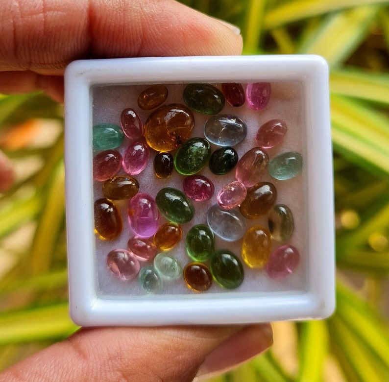 Cabochon di tormalina ovale da 500 pezzi, cabine di pietre preziose di tormalina, pietra sciolta cabochon di tormalina multicolore naturale per la creazione di gioielli. immagine 1