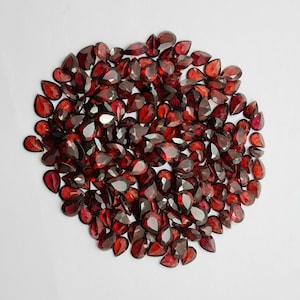18 Pcs 5*8 MM Pear Cut Mozambique Garnet~ Red Garnet Faceted~ 25 Carats Pear Cut Mozambique Garnet Loose Stone For Jewelry Mkaing.
