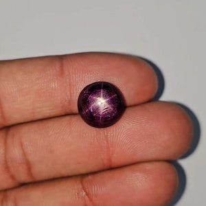 Naturlig stjärnrubin cabochon, 12,5x12,5 MM, 6-stjärnig stjärna, obehandlad ädelsten