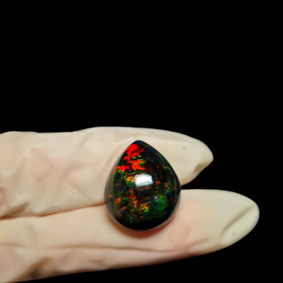 Cabochon Opale Noire Éthiopienne Naturelle Multi-Feu - Forme Poire Polie - 11x11x3 Mm - 2.30 Carats
