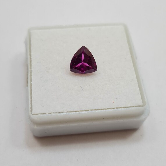 Natural Rhodolite Garnet – 7mm Trillion Cut – 1.35 TCW – Eye Clean, Excellent Cut, Not Enhanced