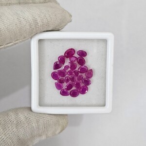 25 st (3-6 MM, 8,50 karat) rosa rubinslipad sten, blandad form naturlig Johnson fasetterad rubin.