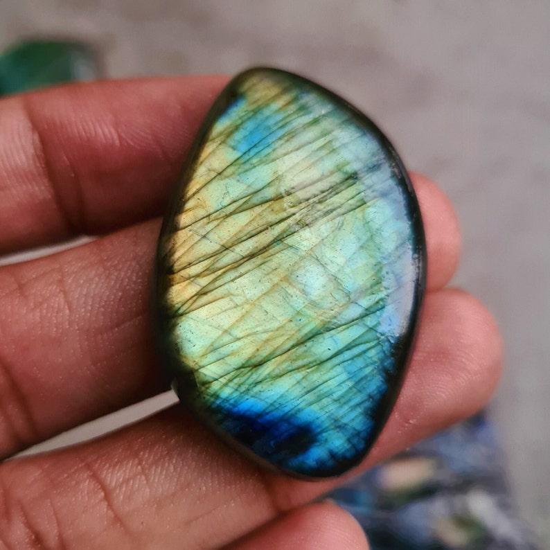 Lotto all'ingrosso di appariscenti cabochon di labradorite, cabochon di pietre preziose di labradorite a forma mista, lotto di labradorite, pietra sciolta di labradorite di alta qualità. immagine 8