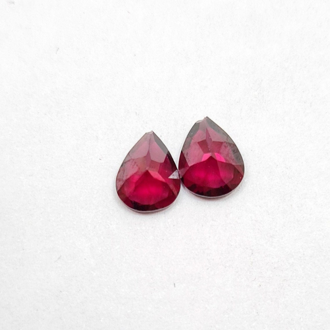 Lot De 42 Pierres Précieuses Grenat Rhodolite Naturelles - Taille Poire - 19,05 Carats - Qualité Supérieure Non Traitée
