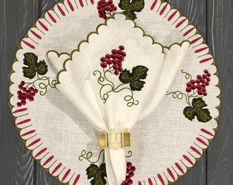 Grapes embroidered scallop napkins square