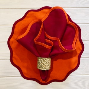 Scallop round linen placemat organic
