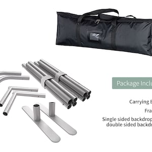 K&ouml;nnte beinhalten: Ein zerlegter silberfarbener Metall-Hintergrundrahmen mit gebogenen und abgewinkelten Teilen sowie zwei Basisst&uuml;tzen. Oben befindet sich eine schwarze Tragetasche, und der Text "Package Includes" ist sichtbar, zusammen mit einer Checkliste der enthaltenen Artikel.