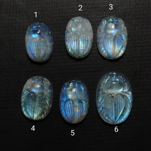 Escarabajo de piedra lunar arcoíris 100 % natural tallado / Corte de escarabajo de piedra lunar - Tallado a mano Fabricación de anillos de piedras preciosas Fabricación de joyas