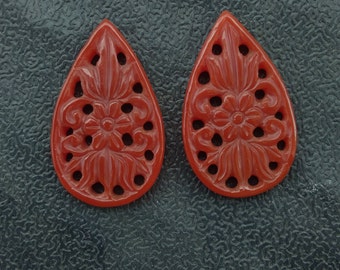 Geschnitztes Roter Onyx Edelstein-Paar, Tropfenform, Schmuckherstellung (31 x 19 mm)