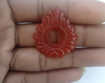 Hand geschnitzter Onyx Edelstein: Birnenform, 22.50 Cts