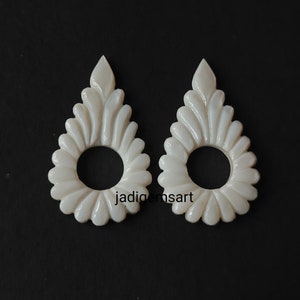 MADRE PERLA Cuentas talladas de piedras preciosas / Fregona natural sin tratar Forma de pera tallada a mano 40 * 23 * 3 mm Par para joyería