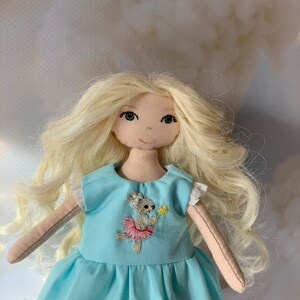 ensemble de poupées avec vêtements, poupée faite main, cadeau pour fille, poupée avec vêtements, poupée de jeu en textile, poupée image 9