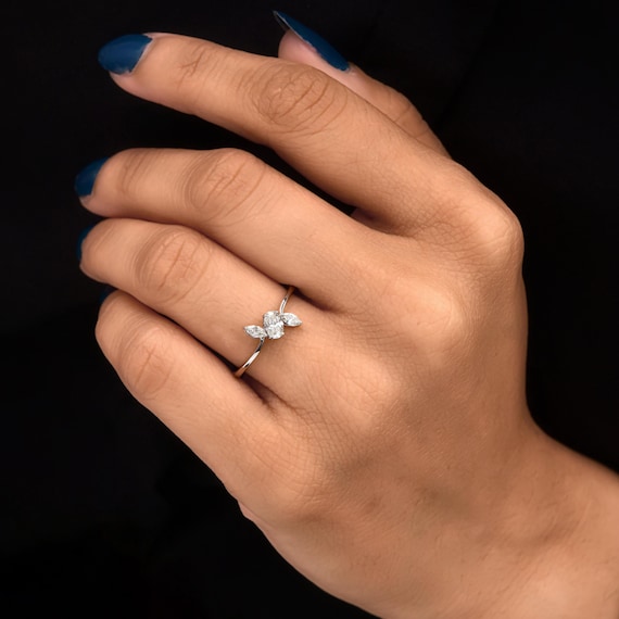 Anillo de compromiso de oro blanco de 18 k con diamantes de 0,38