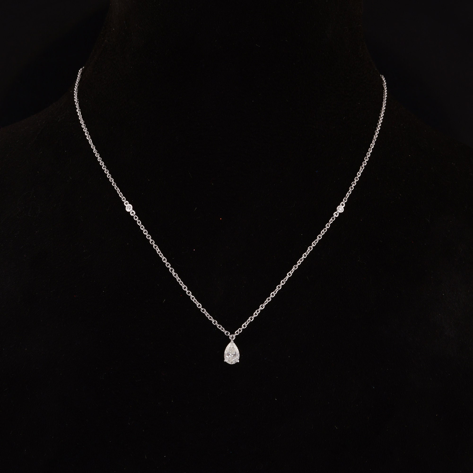 0.57カラット ペアカット ダイヤモンド ドロップネックレス | 18K 