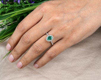 Glimmering 18k White Gold Wedding Exclusive Ring, Natural Brilliant Cut Emerald Stunning Bridal Halo Ring, Gift For Love