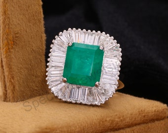 Emerald Ring / Baguette Diamond Ring / Emerald Cut Emerald Gemstone Ring / 18K Gold Cocktail Ring / Wedding Emerald Engagement Ring For Her