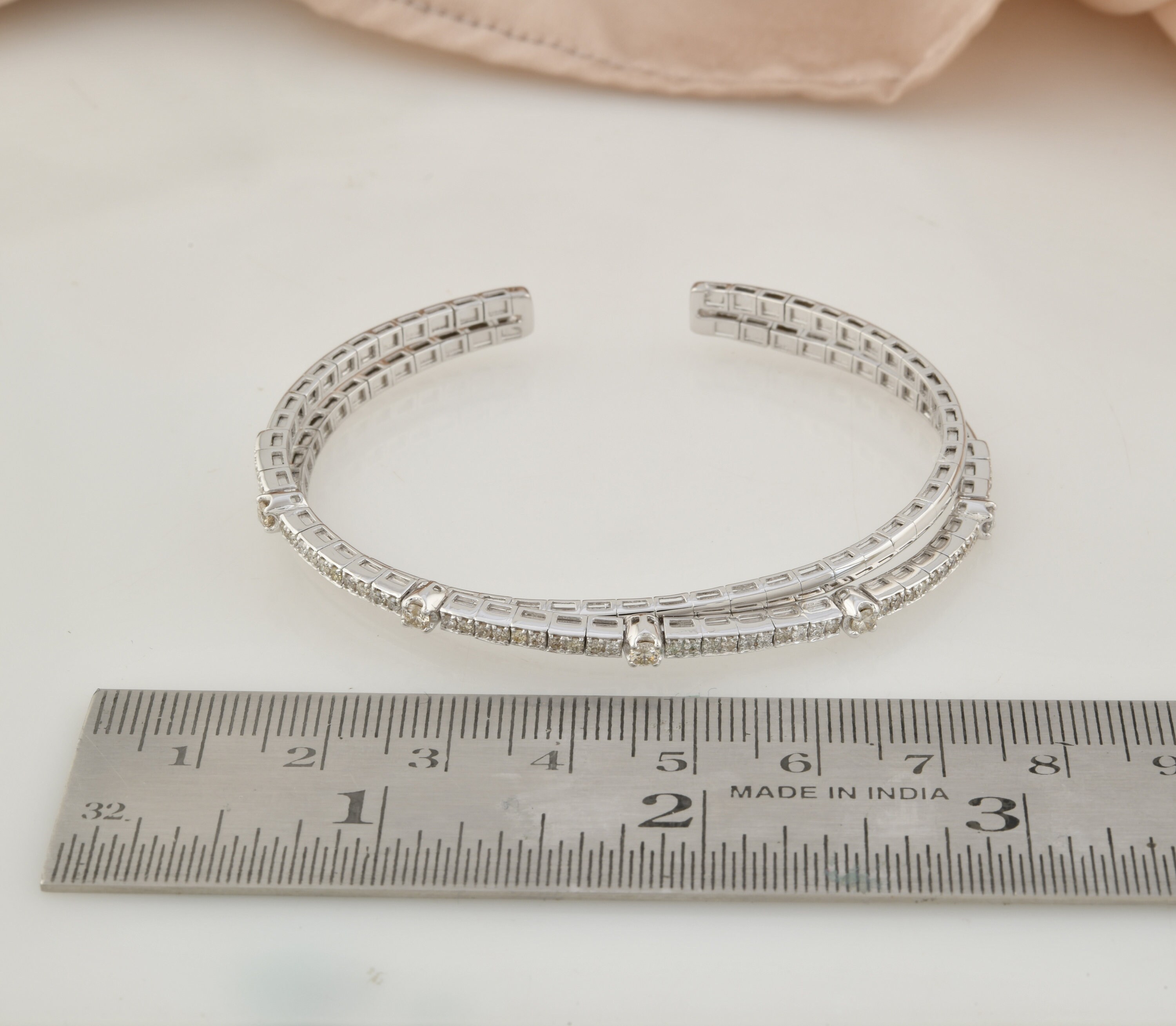 18k Gold Diamond Bracelet / Round Cut Diamond Cuff Bracelet 18k Gold Diamond Bracelet / Round Cut Diamond Cuff Bracelet