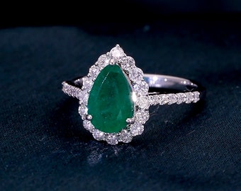 Emerald Gold Ring / 18k White Gold Ring / Natural Diamond Gold Ring / Anniversary Gift Ring / Pear Shape Zambian Emerald Gold Ring