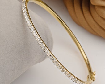 18k Gold Diamond Bracelet / Pave Diamond Stacking Bangle / Minimalist Diamond Bangle Bracelet / Round Diamond Wedding Sleek Bangle For Women