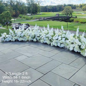 Idee per matrimoni, arco a terra, fiori, sposa, sfondo, navata nuziale, fiori, rosa avorio, ortensia danzante, composizioni a terra