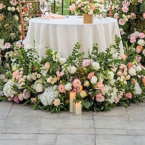 Splendido allestimento floreale per tavolo da sposa, fiori classici per navata centrale, fondale per pavimento, fiori per matrimonio, rosa cipria, avorio, ortensia verde
