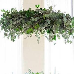 Soffitto di lusso, verde lussureggiante, ricevimento di nozze, piante artificiali, sfondo per eventi, decorazione del soffitto, fiori per soffitti di nozze, eucalipto