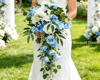 Ramo de novia azul en cascada, ramo de novia bohemio, ramos de novia azules y blancos con rosas, ranúnculos, paniculata y ramilletes de eucalipto.