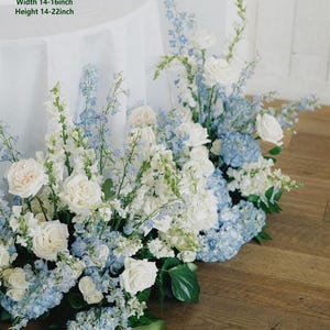 White wedding flowers idear Sweetheart table flower Inspire Baby Breath Rose Hyacinth floral arrangement Aisle Flowers Centerpiece Flowers Image 5th